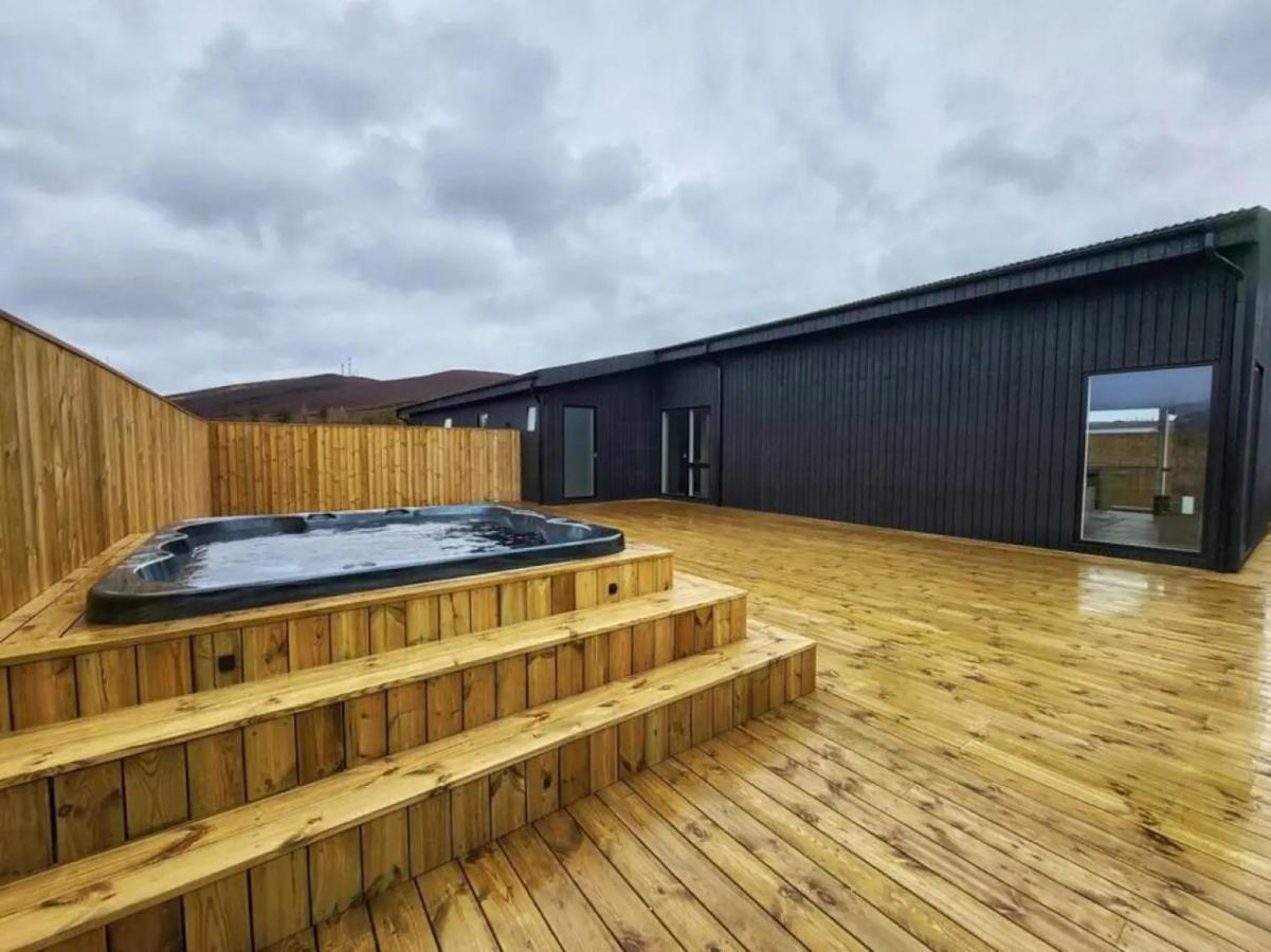 Luxury Log Home With A Hot Tub Селфос Екстериор снимка