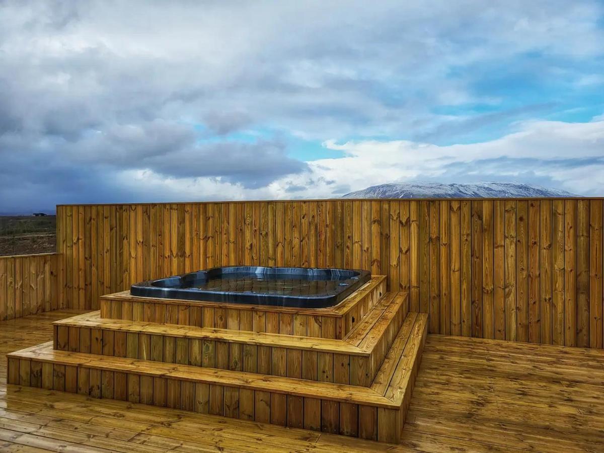 Luxury Log Home With A Hot Tub Селфос Екстериор снимка