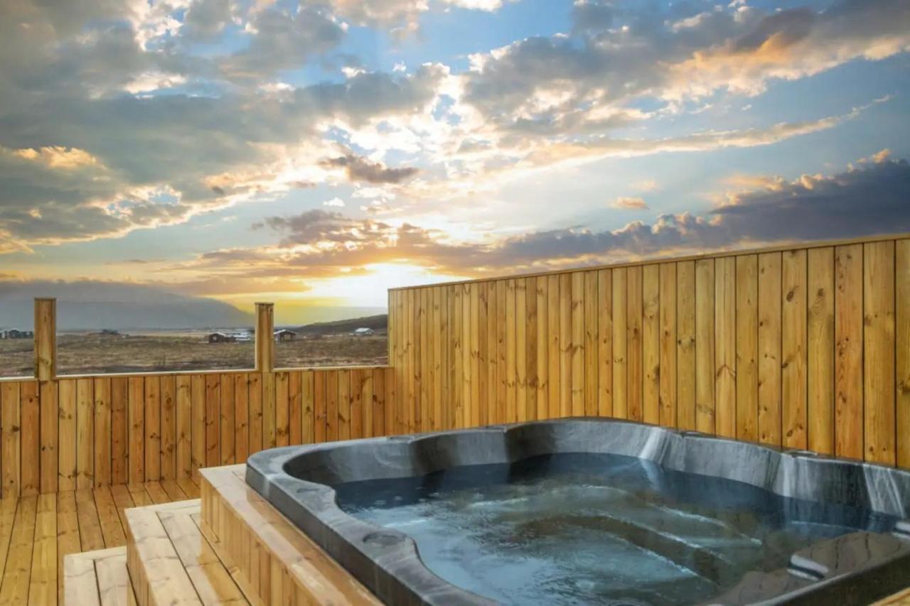 Luxury Log Home With A Hot Tub Селфос Екстериор снимка