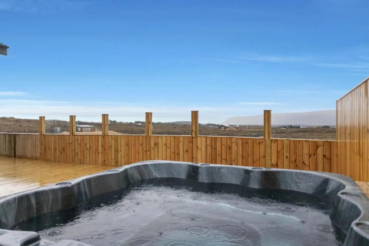 Luxury Log Home With A Hot Tub Селфос Екстериор снимка